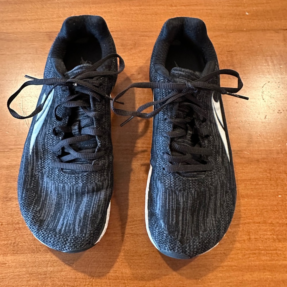 Altra “Escalante” ZERO DROP running shoes, women’s size 9.5 (41).